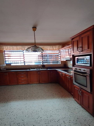 Lm Vende Casaquinta En Urb. Parque Trigal. Trigal Centro, Valencia.