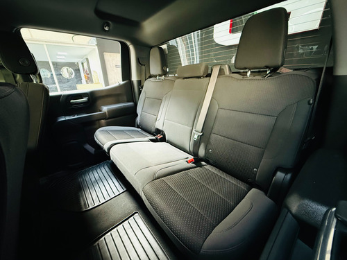 Chevrolet Silverado Custom 2025