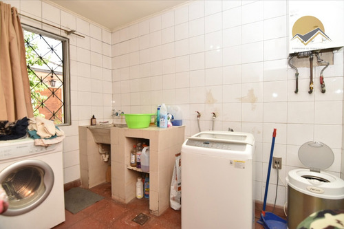 Se Vende Casa, 4 Dormitorios 3 Baños, Comuna La Cisterna.