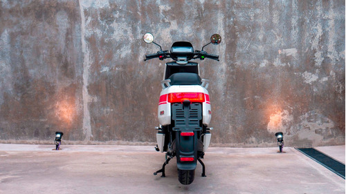 Imagen 7 de 16 de Moto Electrica Scooter Nuuv Ngt Bosch Litio Panasonic