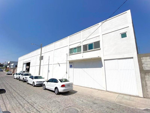 Bodega Industrial / Comercial En Venta En Manantiales Del Cimatario, Querétaro. Al Sur De La Ciudad