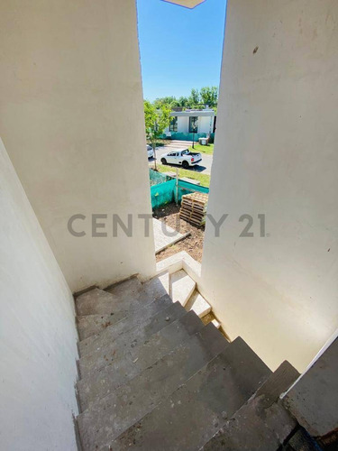 Imagen 13 de 23 de Casa Con Pileta Con 5 Cuartos En San Ramon