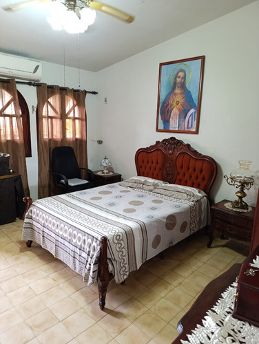 Casa En Venta En Valles De Camoruco Calle Cerrada Mcc