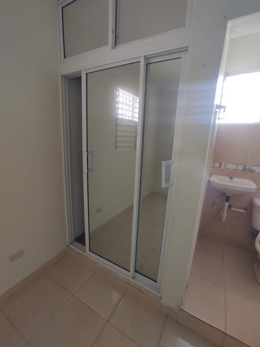 Apartamento De Una Sola Habitación Un Baño Sala Cocina Comed