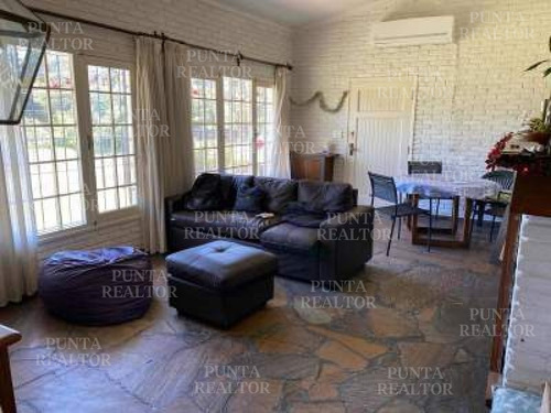 Casa En Venta En Playa Mansa, Pinares- Ref: 282