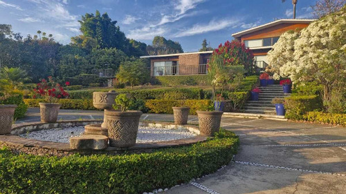 Inigualable Residencia En Venta En Jardines De Ahuatepec, Cuernavaca