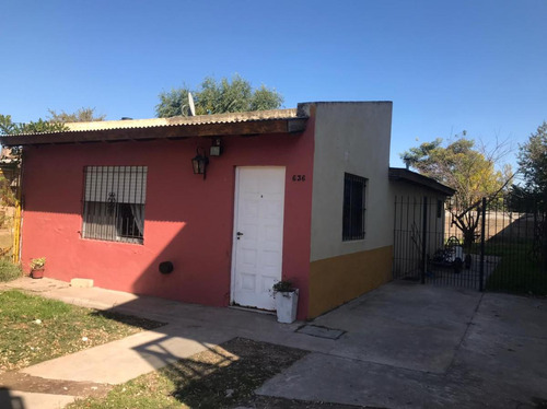 Casa En Venta - 2 Dormitorios 1 Baño - 80mts2 - Coronel Brandsen