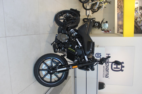 Imagen 10 de 19 de Husqvarna Svartpilen 200 0km 2023