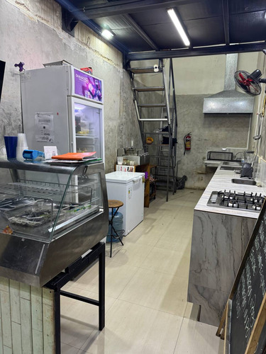 Local En Venta Feria De Comida. Gran Bazar. Equipado. Hg