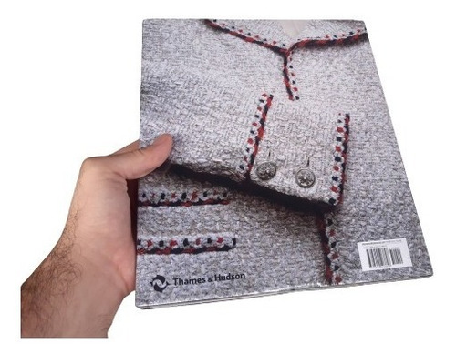 Imagem 7 de 10 de Livro Chanel Decorativo Capa Dura Decoração Pronta Entrega