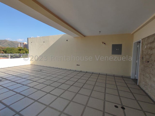Townhouse En Obra Gris En Urb Andres Bello Maracay, Financiamiento Disponible. 23-18761 More