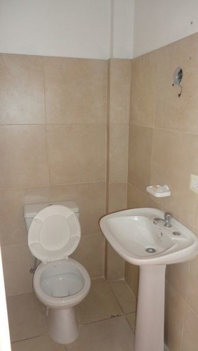 Imagen 6 de 8 de Excelente Local En Caseros Zona Centro
