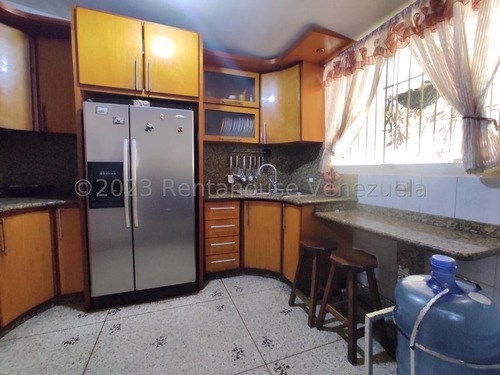 Casa En Venta En Maracay Urb Las Delicias Santa Rita Rah 25-10984 Meglisf
