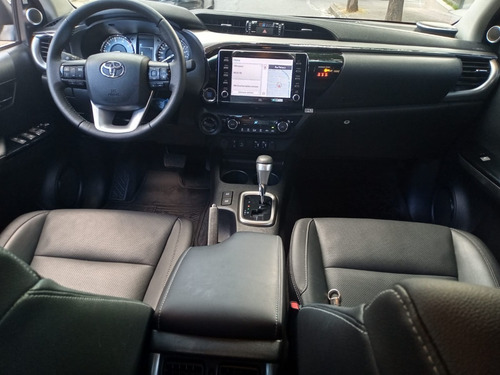 Imagem 8 de 10 de Hilux Srx Cab Dupla 4x4 Automatica