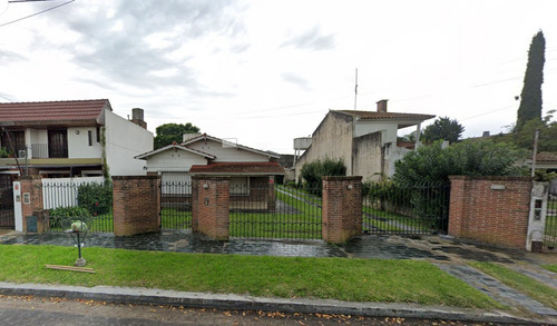 Solido Chalet De 4 Ambientes Con Lote Parquizado