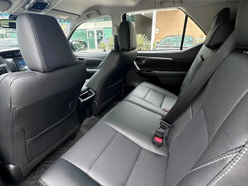 Toyota Hilux SW4 Srx Platinum 2.8 D-4 Tbo 4x4 Aut 7 LUGARES