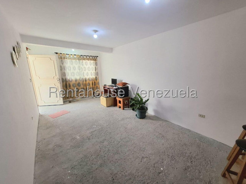 Julian Galindez Vende Casa En Urbanizacion Santa Fe Cabudare #25-22476
