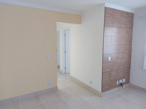 Apartamento Térreo Em Cotia Cozinha E Quartos Com Armários
