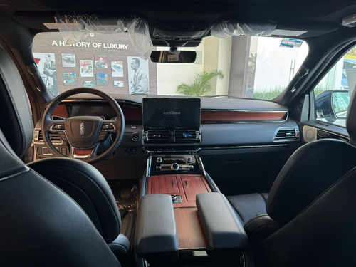 Lincoln Navigator L 2024