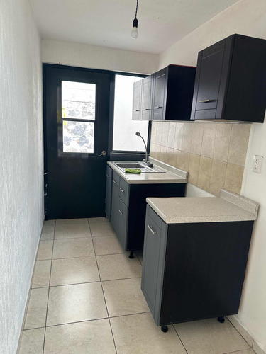 Casa De Una Planta Doble Altura Con Ubicación Privilegiada
