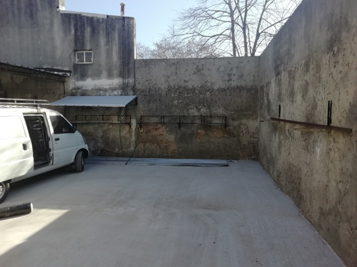 Local De 385 Metros Con 2 Baños, Vestuario Y Oficinas.!!!