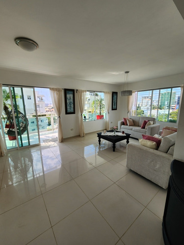 Majestuosa Penthouse De 3 Niveles En Ensanche Naco