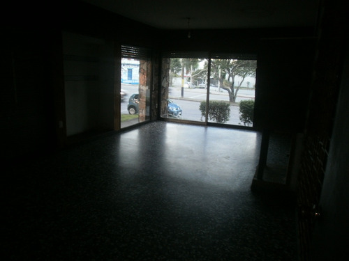 Excepcional Esquina Sobre Avenida A Pasos Del Evangelico!!!