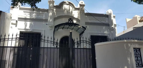 Casa En Venta - 3 Dormitorios 2 Baños - 248mts2 - Lanús Este