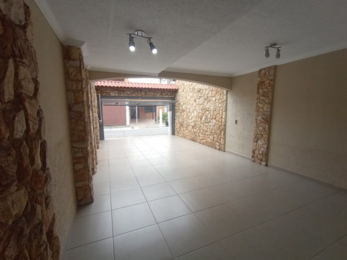 Sobrado Impecável Com Lazer Completo Para A Família