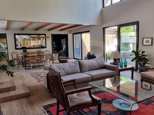 Espectacular Casa En Excelente Ubicación Con Gran Terreno!