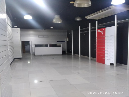 Alquiler De Un Local En Av. Bolívar, C.c. Galería Plaza, Centro De Maracay