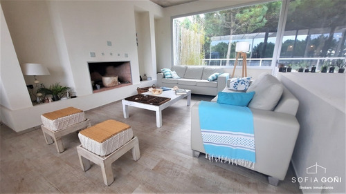 Imagen 4 de 20 de Venta Costa Esmeralda - Casa Con Deck De Madera Y Pileta