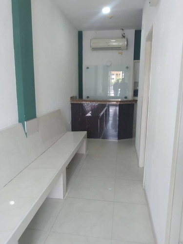 Imagen 6 de 10 de Vera Casa Inmobiliaria Vende Local Comercial En Paseo Paraparal L/firma 0414.404.84.31 Jennyfer De López (a.ro-1)
