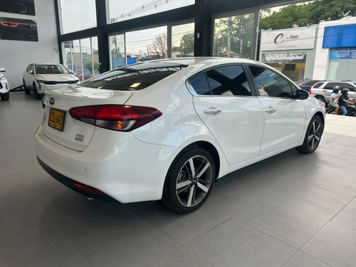 Kia CERATO PRO 1.6l Zenith At