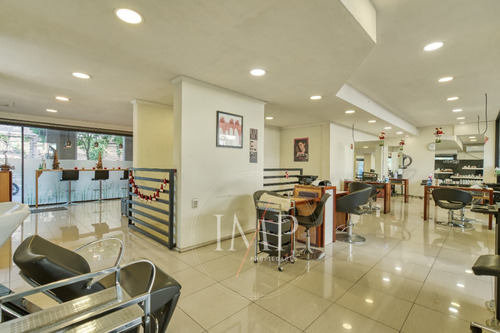 Amplio Local Comercial En Providencia
