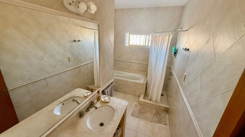 Venta Casa 3 Dormitorios Capitan Bermudez Cochera
