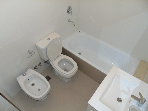 Imagen 17 de 28 de Venta 2 Amb C/ Cochera - 3 Años De Antigüedad - Tigre Centro