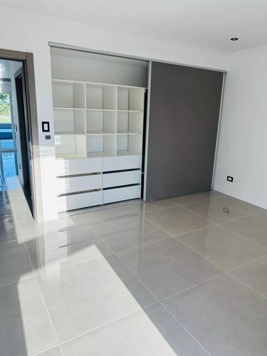 Casa En Venta - 4 Dormitorios 4 Baños - 800mts2 - Canning