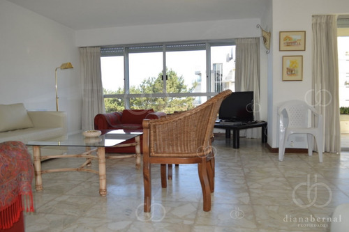 Imagen 2 de 20 de Apartamento En Goleta, En Venta, Mansa, Punta Del Este, 3 Dormitorios.