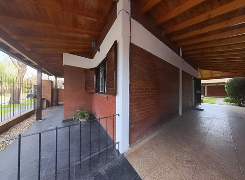 Casa En Venta Hurlingham 5 Amb Garage Jardín Impec