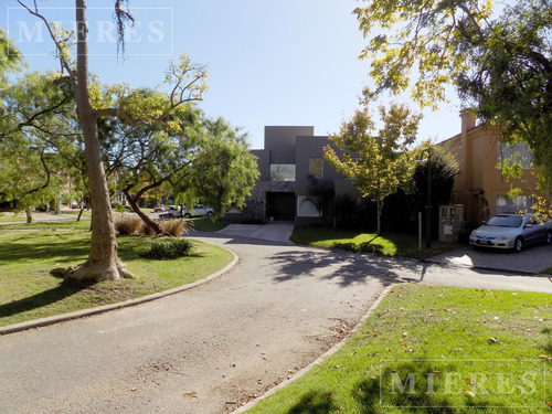 Casa En Venta - Lote Interno - Barrancas De San José .