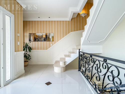 Casa De Estilo Frances En Venta En El Yacht, Al Río, Nordelta.