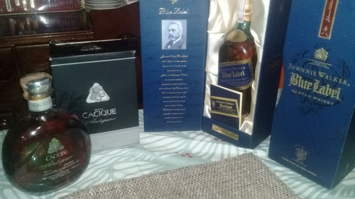 Imagen 1 de 5 de Combo Etiqueta Azul 21 Años/cacique Antiguo