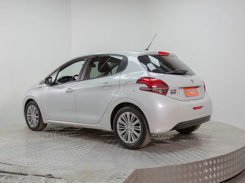 Peugeot 208 1.2 Signature Puretech 4x2 82 Mt5 5p 2021