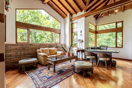 Casa En Venta En Loma Las Brujas. Cod V8340