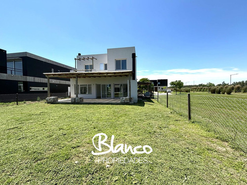 Casa En Venta En Puertos Del Lago, Barrio Araucarias, Escobar, G.b.a. Zona Norte