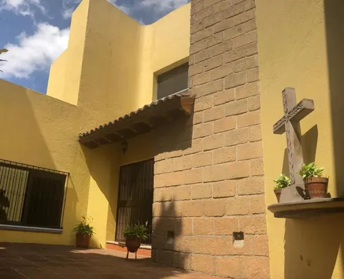 Casa En Venta En Ahuatepec, Cuernavaca, Morelos