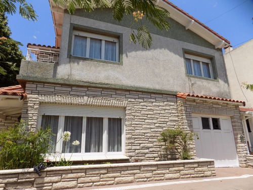 Imagen 2 de 19 de Chalet Centrico Con Departamento De 4 Ambientes Independiente En Planta Alta