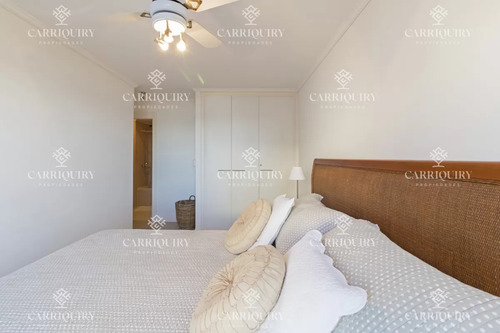 Punta Del Este, Península, Departamento De 2 Dormitorios Con Piscina, Terraza Y Cochera.