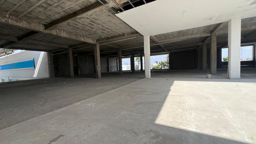 Local En Renta Plaza Antares. León Gto. 1,285 M2